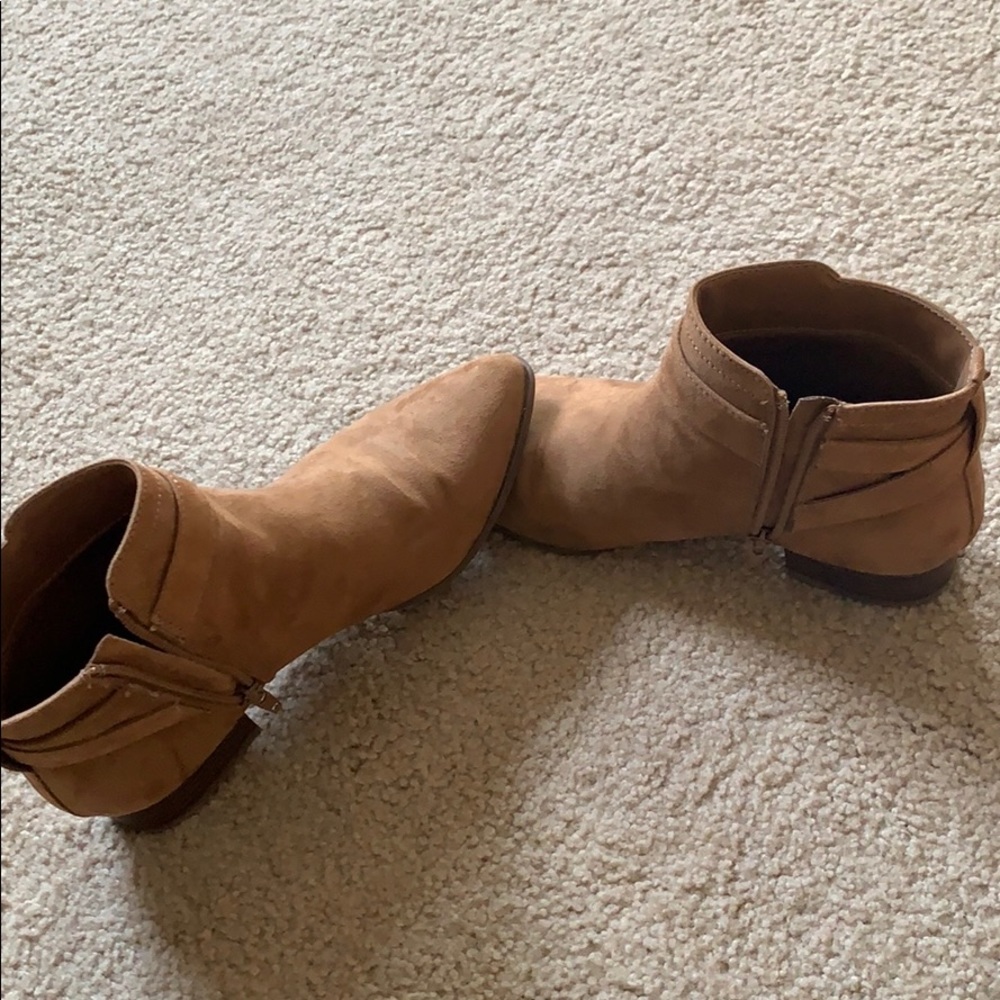 brown boots - Picture 3 of 4